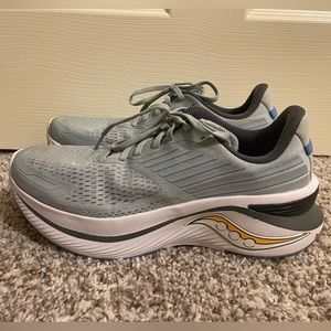 Women’s Saucony Endorphin Shift - US 11